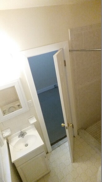 Bathroom - 619 Mississippi Ave