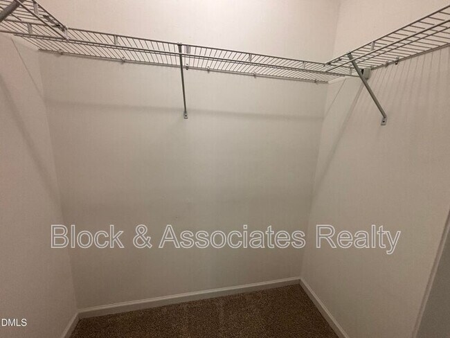 Building Photo - 438 Roanoke Dr
