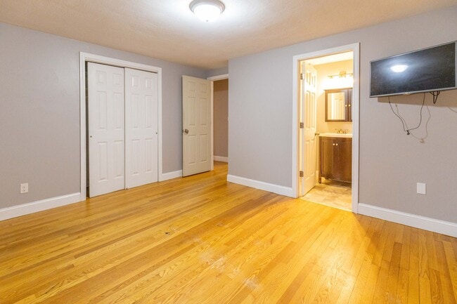 Building Photo - 3 Bedroom, 2 Bathroom home with Finished B...