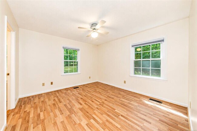Building Photo - 100 Penn Dr