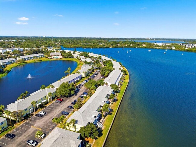 Building Photo - 201 Pompano Dr SE