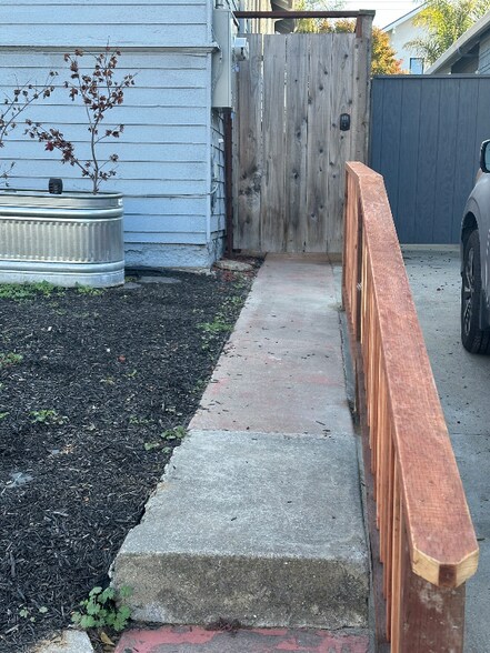 Building Photo - 1009 Arlington Ave