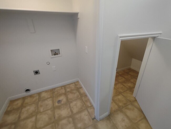 Building Photo - Fox Cove Unit