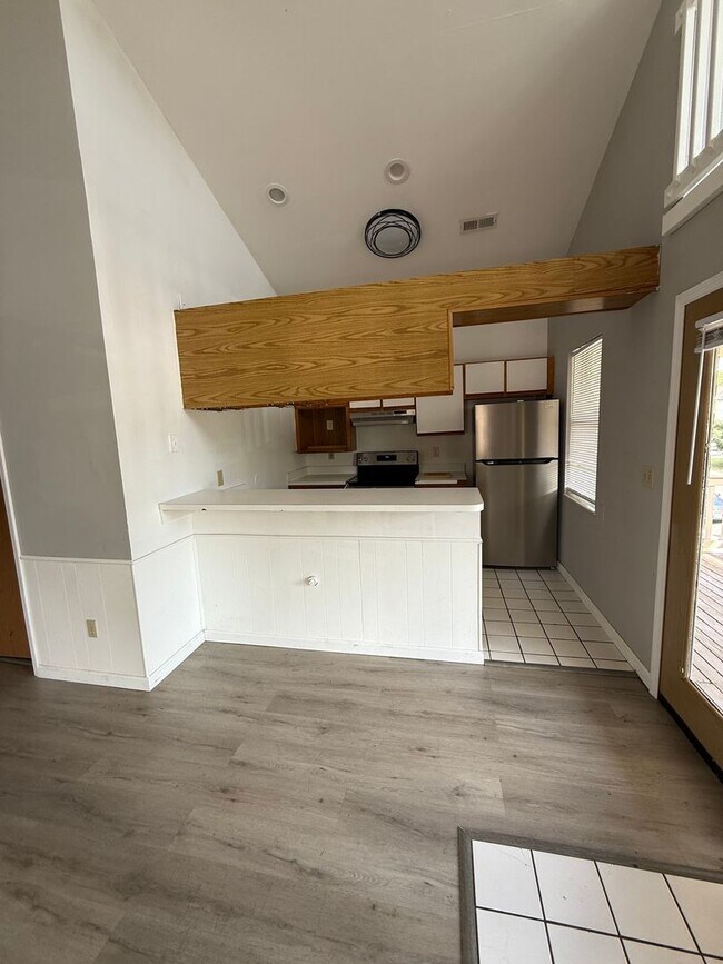 Building Photo - OSU North Campus 5 bedroom 2 bath apartment