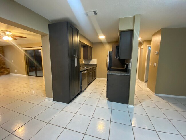 Building Photo - 10401 County Lake Dr
