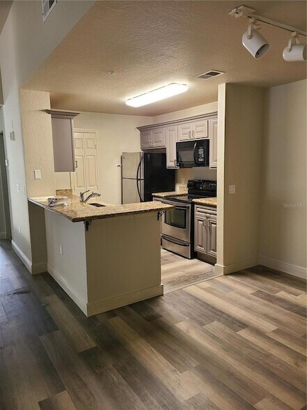 Building Photo - 8911 Manor Loop