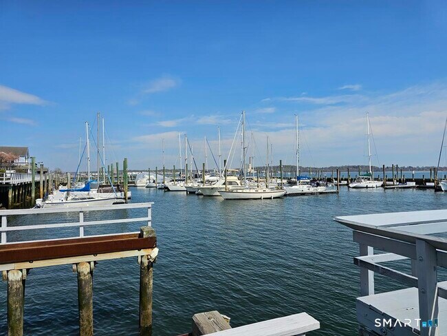 Building Photo - 19 Howard Ave