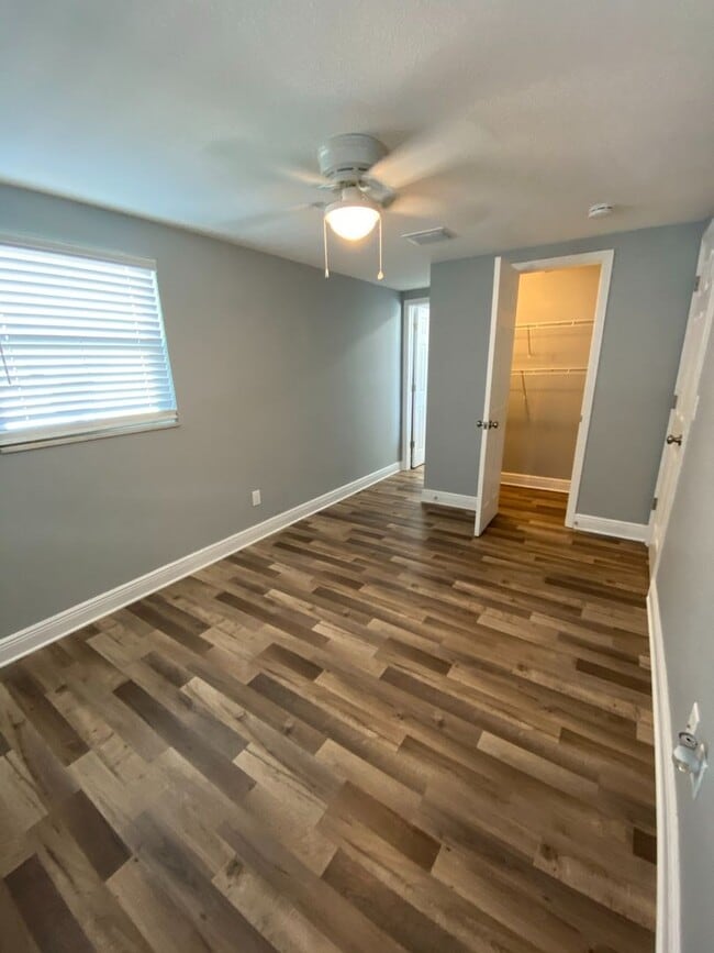 Building Photo - 1/1 Condo Great Location by Brandon Mall