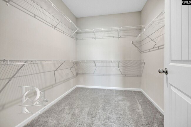 Building Photo - 5 Spinney Ct