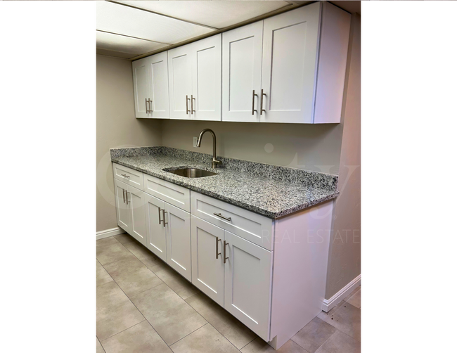 Building Photo - 105 E 500 N