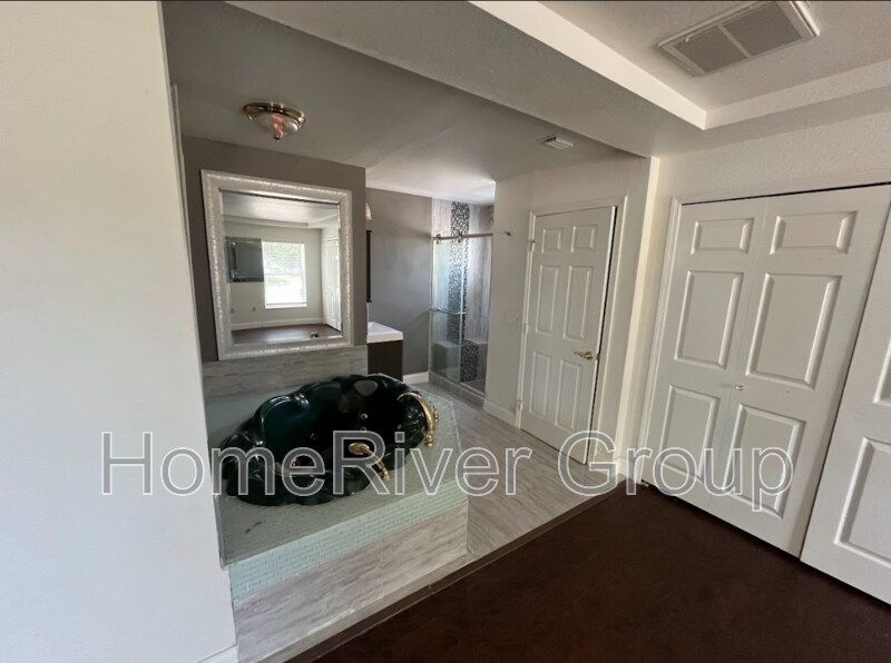 Building Photo - 525 Dowling Cir