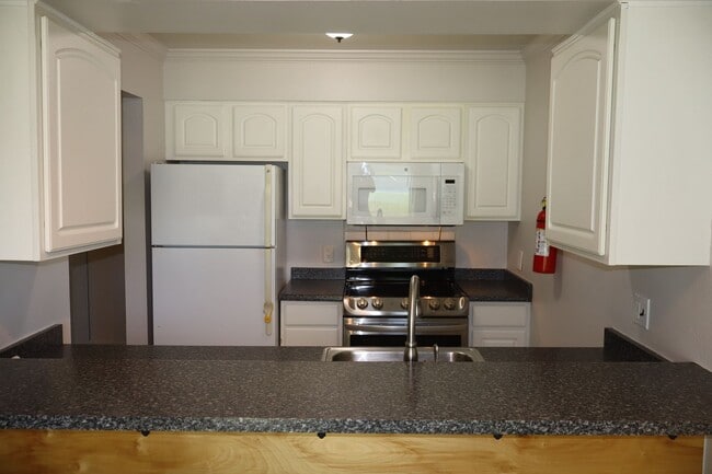 Building Photo - Cozy 1 Bedroom Apartment in Heart of Fort ...