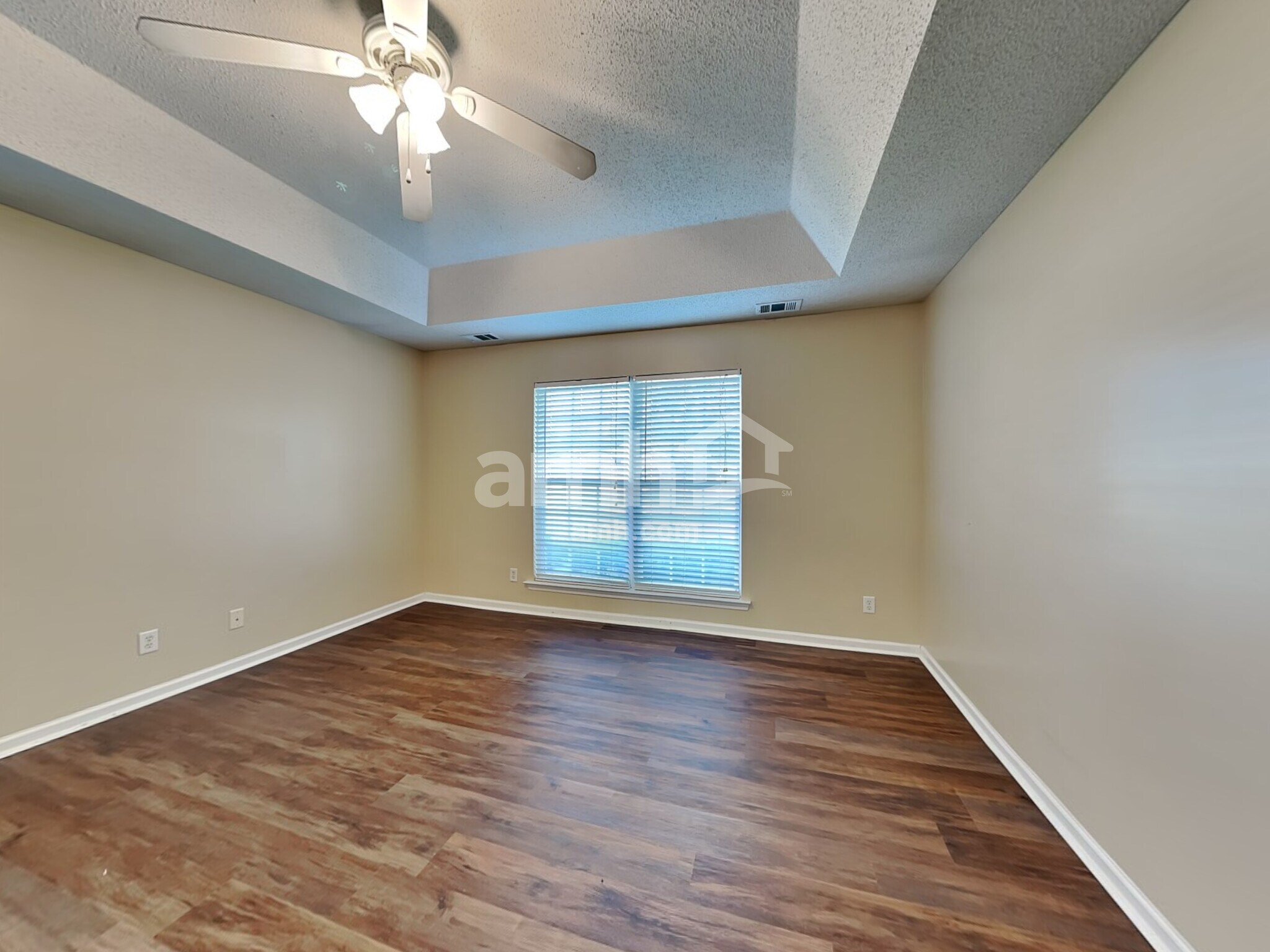 Building Photo - 420 Roberts Way