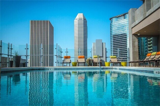 Building Photo - 1625 W Main St