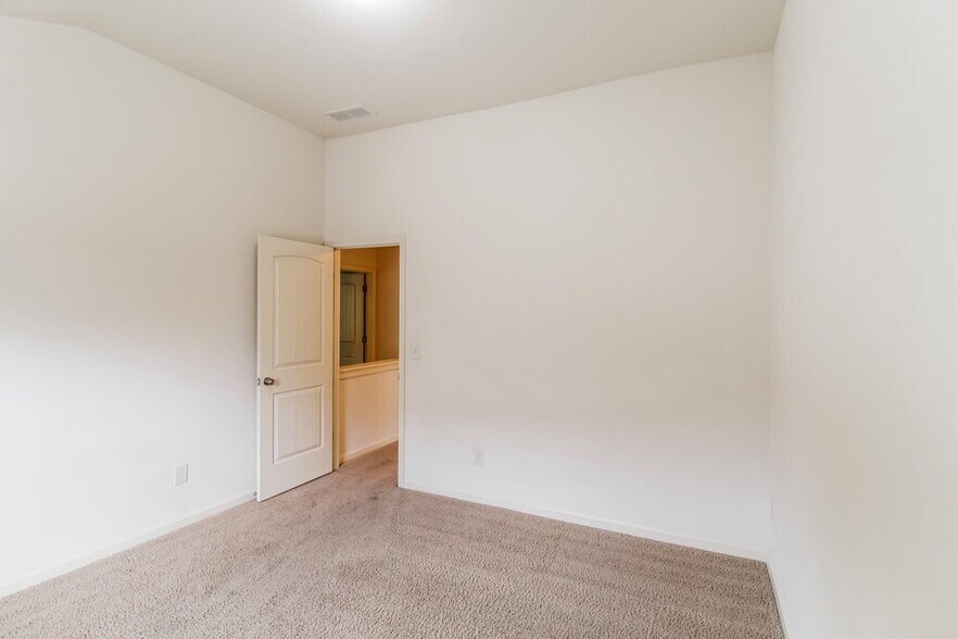 Building Photo - 4322 Mill Farm Ln NE