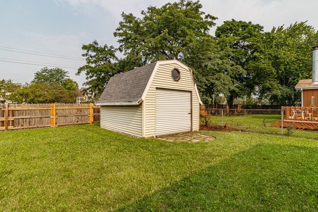 Building Photo - 1075 Aspen Dr