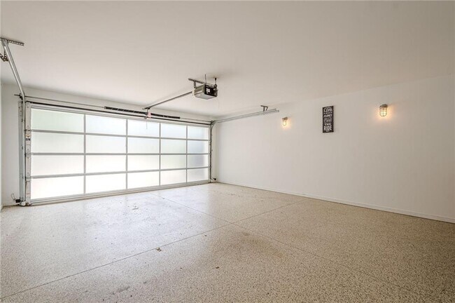 Building Photo - 2269 Briarwood Hills Dr NE