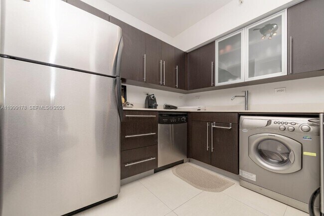 Building Photo - 1500 Bay Rd