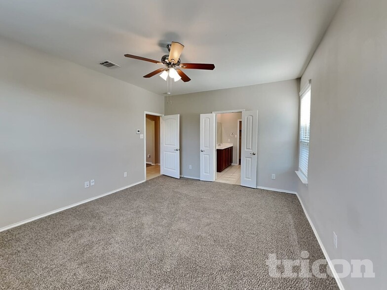 Building Photo - 1908 Parkside Mews