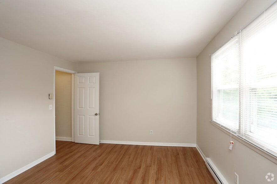 Building Photo - Warner Village Rental Community