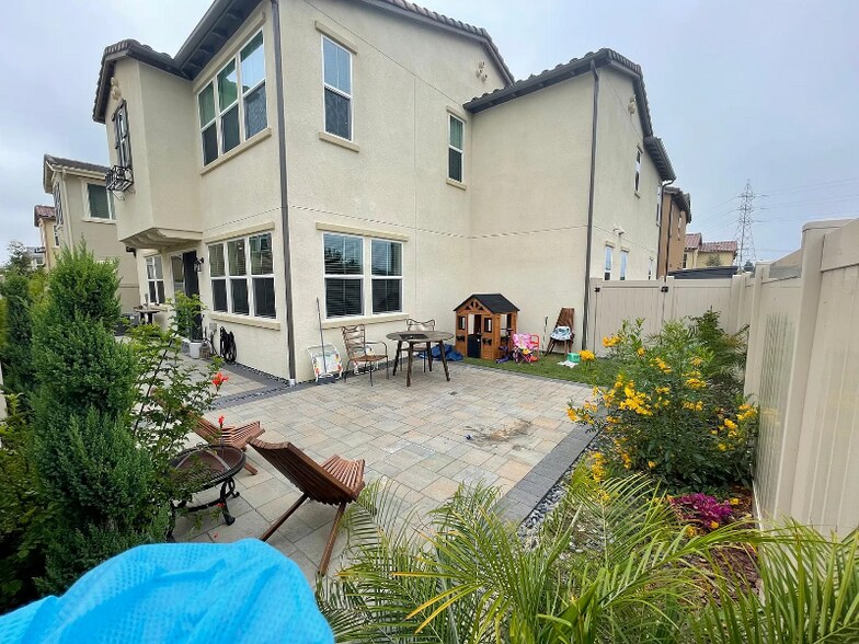 Building Photo - 6659 Encelia Pl