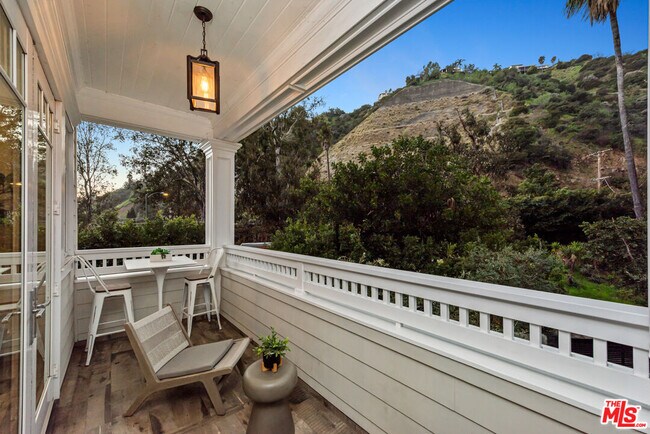 Building Photo - 1836 Laurel Canyon Blvd