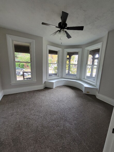 Building Photo - 701 W 8th St