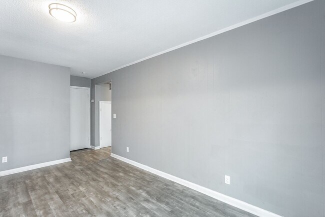 Building Photo - 508 Ely Rd