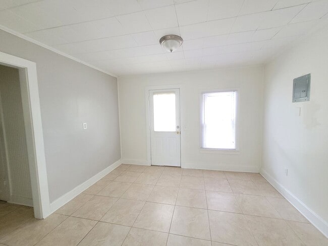 Building Photo - 369 Lincoln Ave