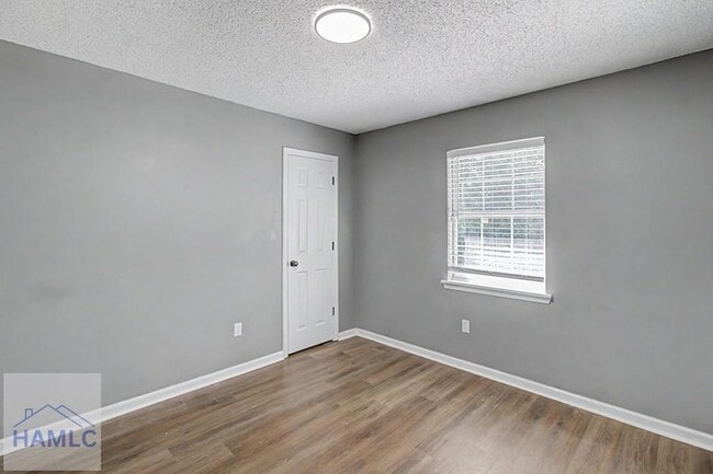 Building Photo - 291 Sabreena Cir