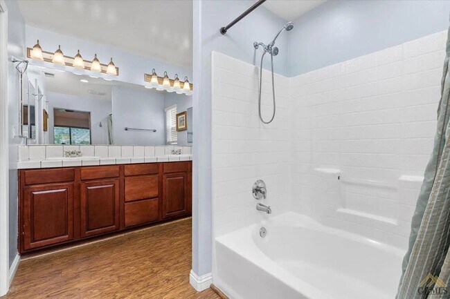 Building Photo - Northwest Home!