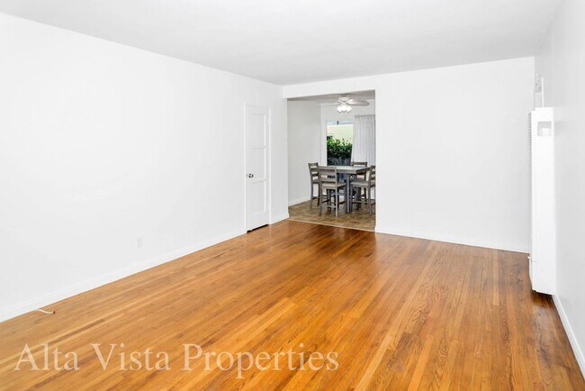 Building Photo - Great two bedroom, one bath beach bungalow...