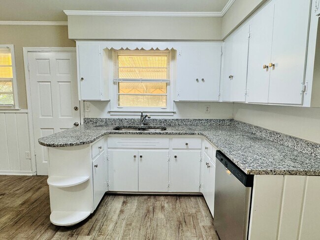 Building Photo - Dreamy 3-Bedroom