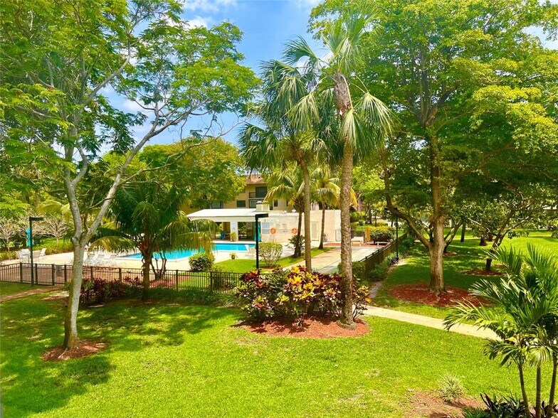 Building Photo - 5155 E Sabal Palm Blvd
