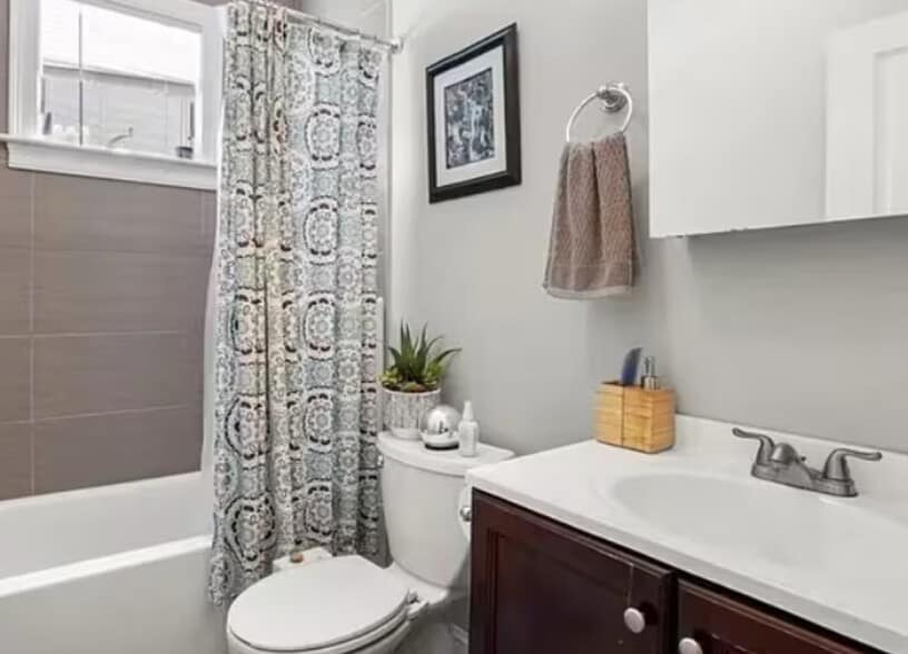 Building Photo - 47 Beech Glen St