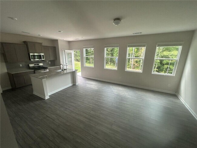 Building Photo - 79 Pineview Dr