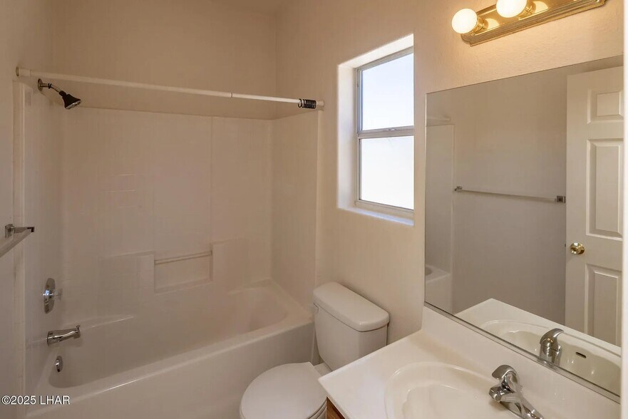 Building Photo - 3188 Desert View Ct