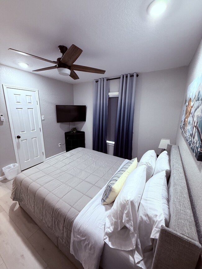 Building Photo - 2819 S Pine St