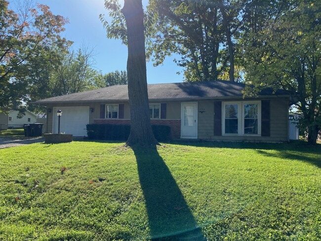 Building Photo - 3360 Eastwood Dr