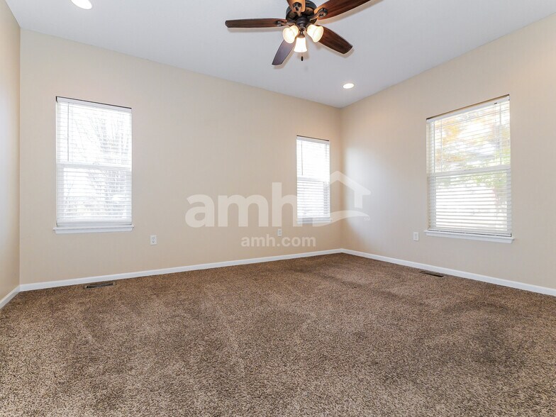 Building Photo - 2406 Fairfield Rd