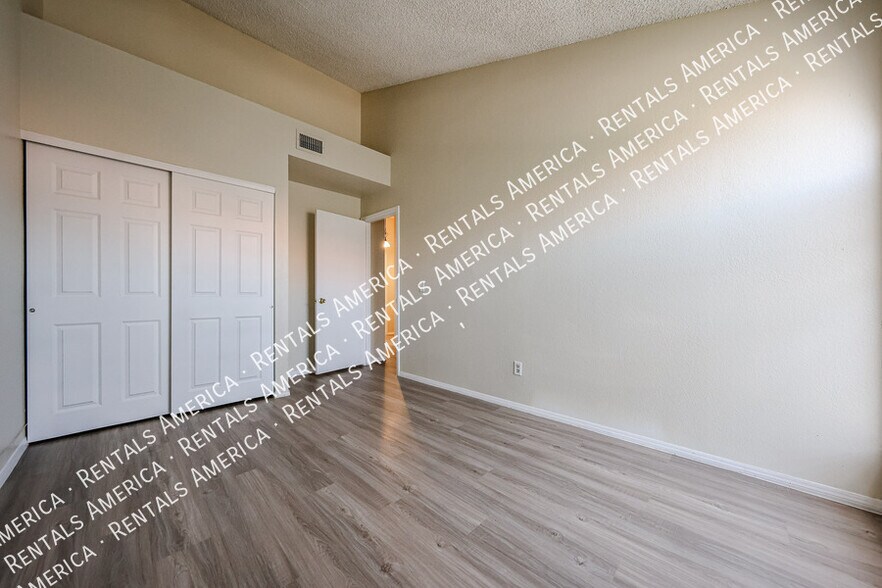 Building Photo - 3921 W Ivanhoe St