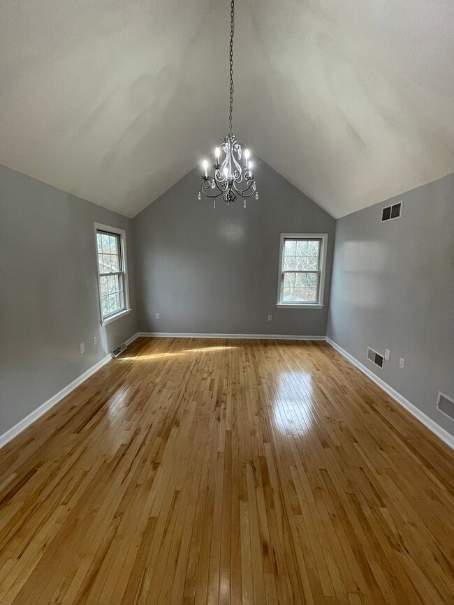 Building Photo - Beautiful custom built 5 bed 4 bath home with finished basement ready for you to move-in!