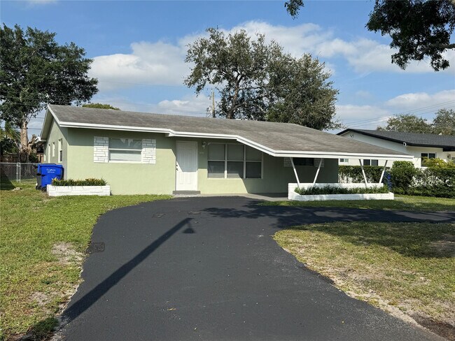 Building Photo - 6721 McClellan St