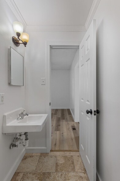 Building Photo - 104 Colorado Ave