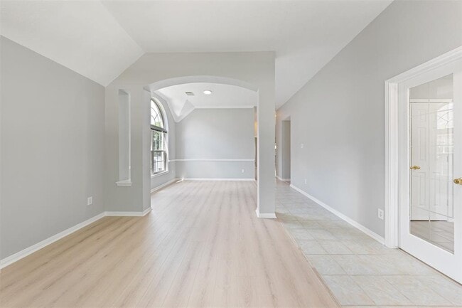 Building Photo - 2618 Parkbriar Ln