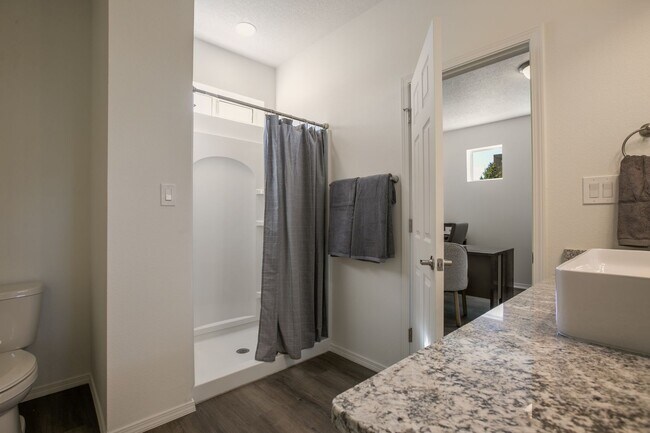 Building Photo - North Valley Townhome