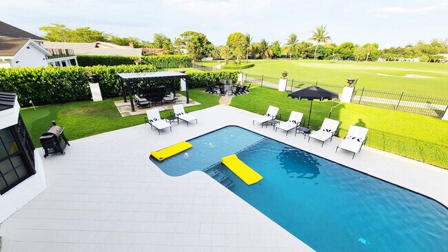 Building Photo - 4312 NE 22nd Ave