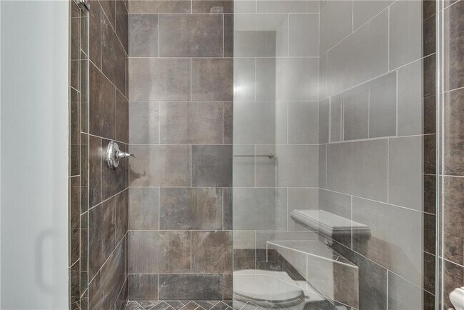 Building Photo - 400 Village Pkwy