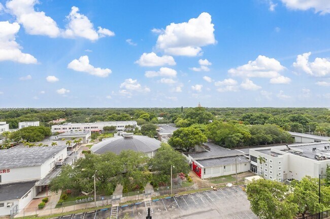 Building Photo - 301 Altara Ave