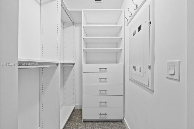 Building Photo - 501 NE 31st St